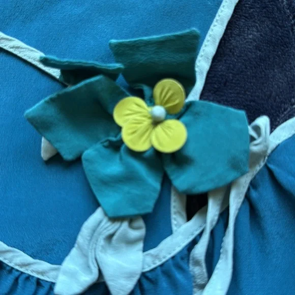 Matty M Women’s 100% silk TOP floral accents racer color Top teal approx size M - Picture 8 of 10